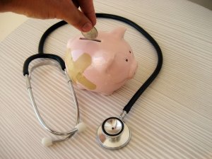 Sanità: si tagliano diritti, si consentono gli sprechi