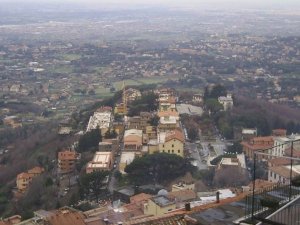 A Roma razzismo anti-romeni: lavoratore dato alla fiamme