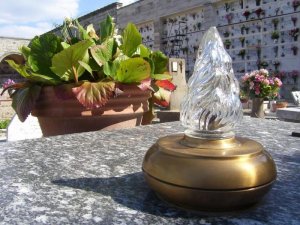 Succivo (CE): distacco delle lampade votive