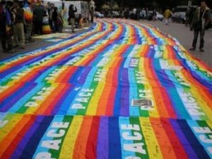 Cosa possiamo fare per la pace? Semplice, appendiamo una bandiera