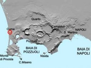 Cuma: campo di calcio comunale lasciato all'incuria - Video