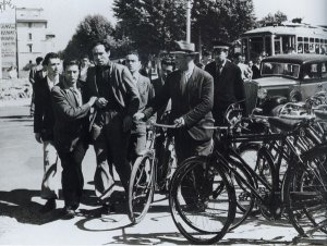 Riecco i ladri di biciclette: poveri costretti a rubare