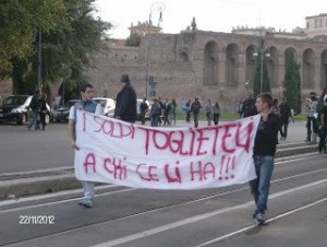 Roma, "No Monti Day": tutto bene, a parte qualche banca imbrattata