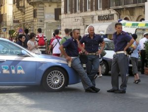 Polizia per garantire diritto di cronaca ai giornalisti italiani: ecco l'Italia di Grillo