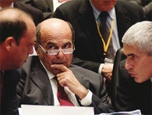 La realtà della crisi e le maschere di una politica spesso indecente e sempre deludente
