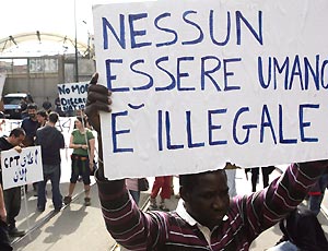 Profughi e migranti: è giusto distinguere chi fugge dalla fame da chi fugge dalla guerra?