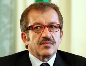 Maroni ha una risposta per tutti