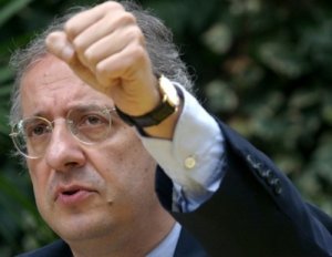Veltroni e l'astinenza da presenza sui media. La tregua armata nel Pd