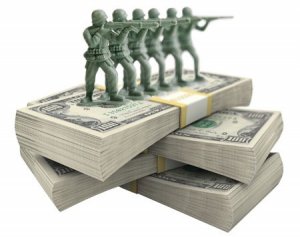 La festa della Repubblica che spende miliardi in prestigio che affama