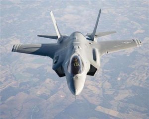 "No agli F-35 senza l'ok del Parlamento". La mozione del Pd spacca il Governo