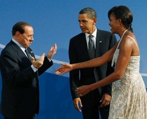 Berlusconi alla festa della Libertà a Milano: "tanti saluti da Obama"