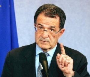 Prodi, Berlusconi, Grillo e una macchina da fermare