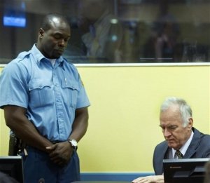 Mladic: il processo al boia di Srebrenica rinviato dalla corte dell'Aja