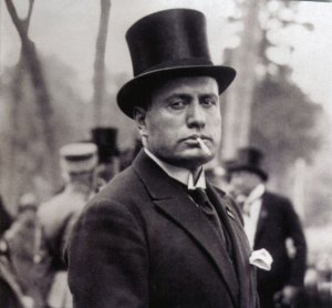 Volete conoscere la vita sessuale di Mussolini? Ve la racconta il PD di Roma alla Festa dell'Unità