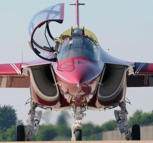 Aeronautica in volo a Singapore per vendere caccia