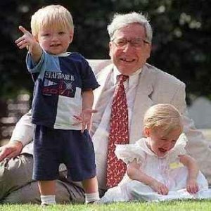 Nobel a Edwards per fecondazione in vitro, attacchi dal Vaticano