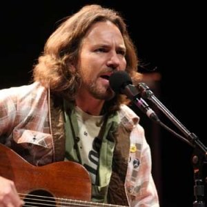 Eddie Vedder canta il fenomeno della Nba Jeremy Lin