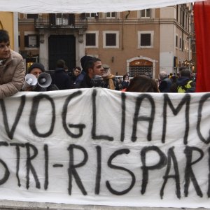 Salva-banche: conflitto di interessi, dimissioni e revisione degli assetti bancari