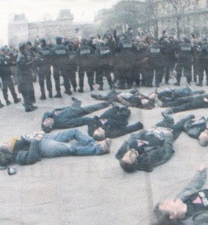 Bagnasco sbotta! Sit-in a Parigi contro le dichiarazioni sull'Aids