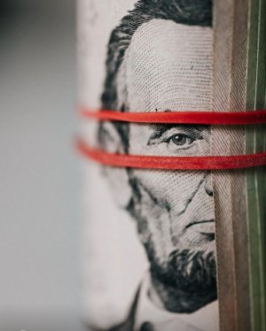Perché rubare serve all'economia