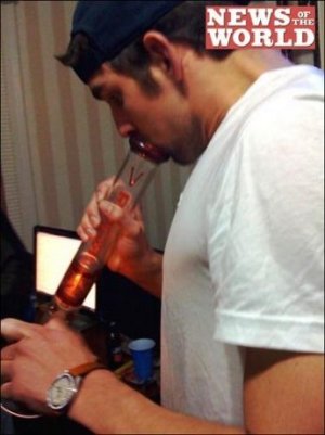 Michael Phelps ha fatto Bong!