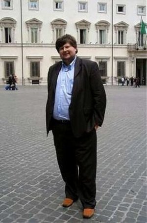 "Mi faccio largo", come disse Adinolfi guardandosi allo specchio.