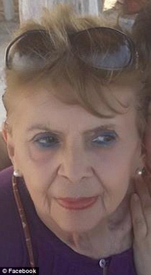Messico: cani randagi al funerale. Ciao bella Signora