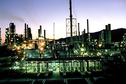 Il colpevole non è uno solo. A Sarroch va in scena la guerra del lavoro