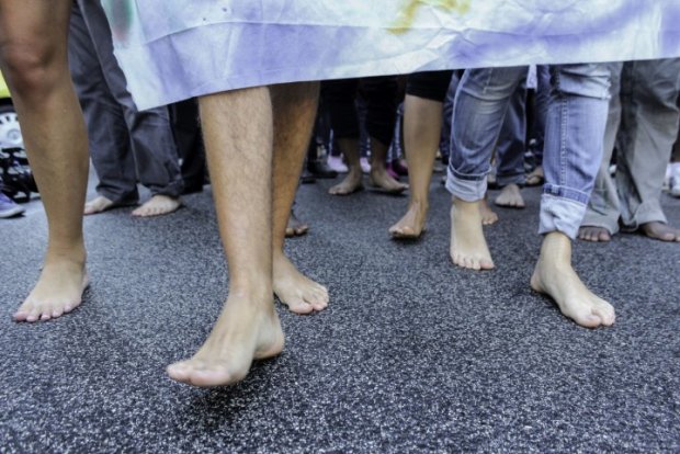 Gli scalzi ribadiscono la libertà di movimento per tutti
