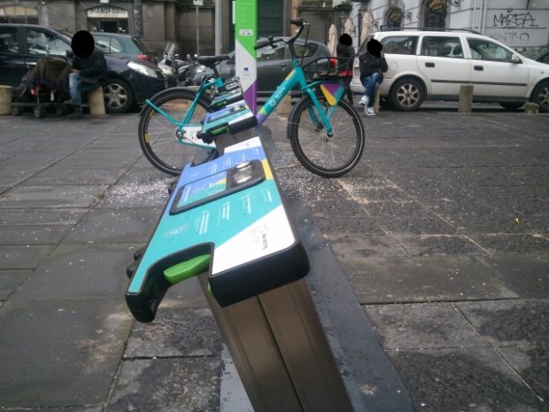 Bike sharing Napoli, la ciclostazione di piazza Dante