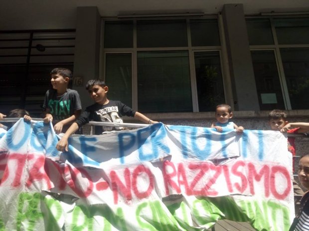 Rom Sinti Caminanti del Camping River in manifestazione a Roma Capitale Rom Sinti Caminanti del Camping River in manifestazione a Roma Capitale
