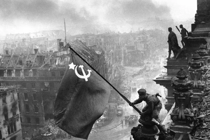 La riscrittura della storia della Seconda guerra mondiale ha uno scopo inquietante