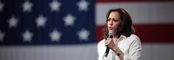 Kamala Harris e i tre tetti di cristallo sfondati 