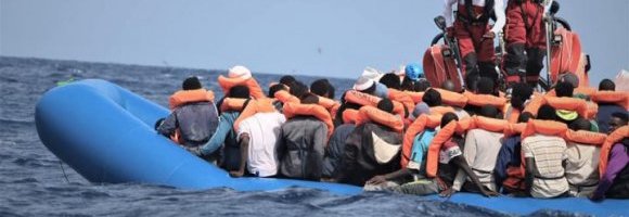 L'Ocean Viking salva 50 migranti. Altro tentato suicidio sulla Alan Kurdi