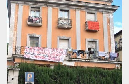 Stupro Roma: Alemanno reagisce mettendo per strada 150 rifugiati politici somali