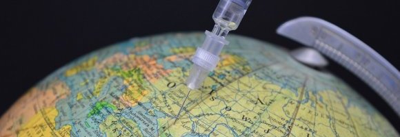 Gli interessi di Big Pharma e le scelte dei governi creano la penuria di vaccini