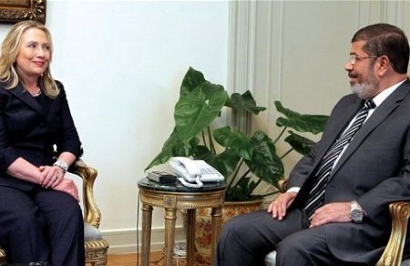 Hillary Clinton in Egitto per varare un Paese normale