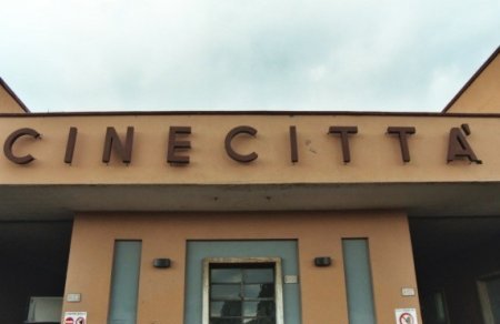 Cinecittà rischia la chiusura. E i lavoratori occupano gli Studios