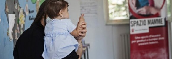 Le Equilibriste. La maternità nel Rapporto 2023 di Save the Children