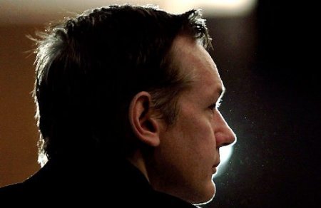 AgoraVox incontra Julian Assange. "Ecco cosa penso di Berlusconi, dell'Italia e dei giornali italiani"