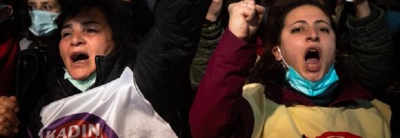 Donne a Istanbul: “Fermeremo i femminicidi”