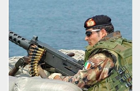 Militari italiani 'occuperanno' la Somalia: tra pirati, giacimenti di petrolio e traffico di rifiuti