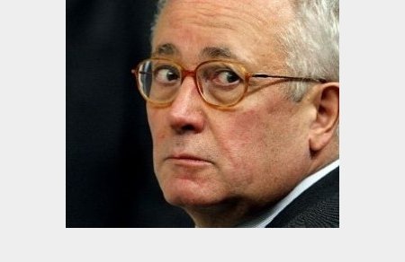 Chi poteva accedere alle caserme della Finanza per spiare Tremonti?