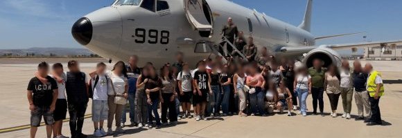 Visite scolastiche alla base aeronavale di Sigonella: avanti con l'educazione militare