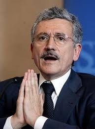 MPS. D'Alema: il partito fa il partito, la banca fa la banca