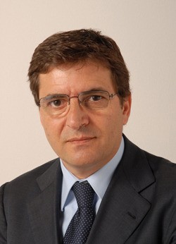 Cosentino protetto dalla Politica? Salta l'udienza per colpa di un fax
