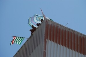 Prima fecero sparire gli operai...