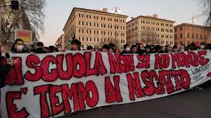 Alternanza scuola-lavoro. Il capitalismo senza regole e senza limiti rischia di corrompere anche l'istituzione scolastica
