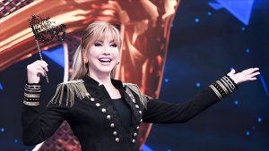 Milly Carlucci ritorna, su Rai 1, con “Il Cantante Mascherato”: “Divertiamoci insieme”.