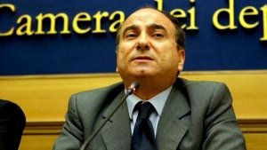 L'annuncio di Scilipoti: “Ho fatto l'amore per 15 giorni di fila senza provare l'orgasmo”